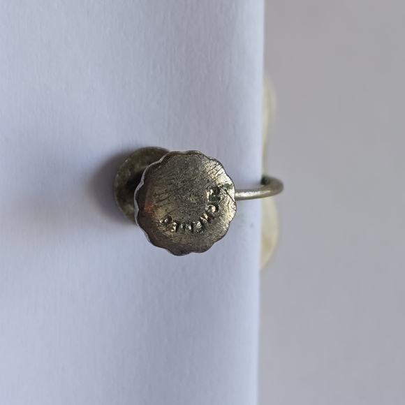 Vintage Richelieu earrings white moonglow screwback moon glow - Picture 10 of 10